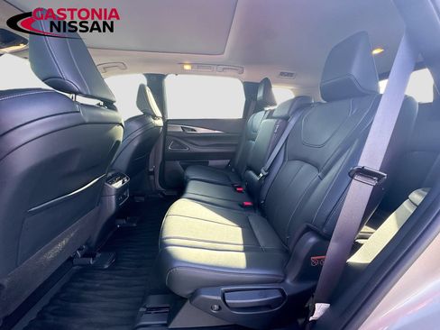 Used 2023 INFINITI QX60 Luxe w/ Performance Audio Package FWD image 32