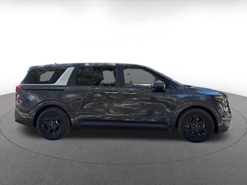 Used 2026 Kia Carnival FWD image 8