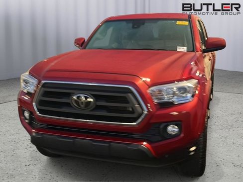 Used 2022 Toyota Tacoma SR5 AWD/4WD image 3