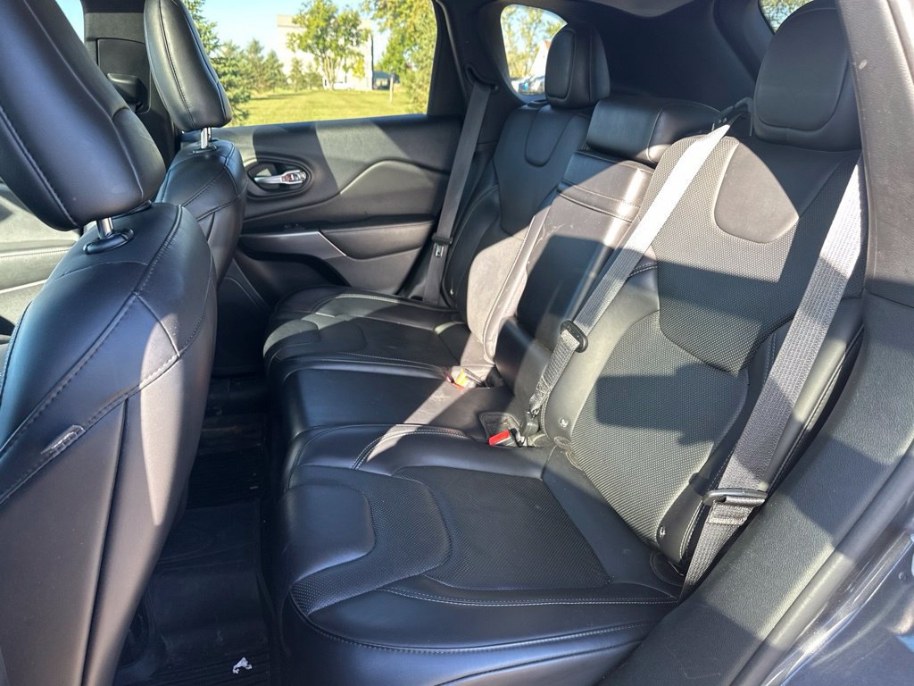 Used 2019 Jeep Cherokee Limited AWD/4WD image 14
