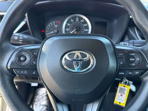Used 2022 Toyota Corolla LE FWD image 22