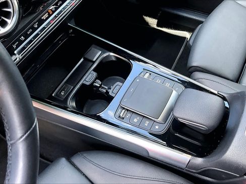 Used 2023 Mercedes-Benz GLB 250 image 17