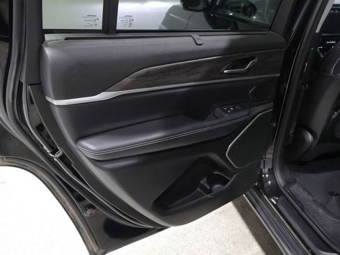 Used 2023 Jeep Grand Cherokee L Limited w/ Luxury Tech Group II image 21