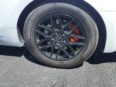 Used 2015 Ford Mustang Coupe RWD image 11