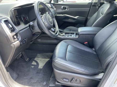 Certified 2023 Kia Sorento EX w/ Panoramic Sunroof Package FWD image 8