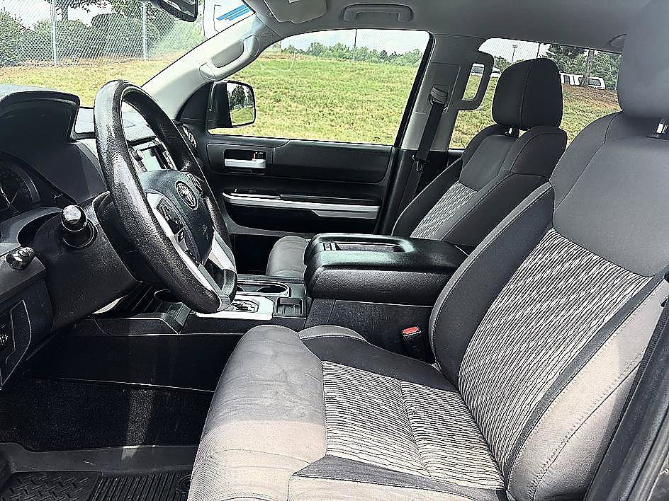 Used 2020 Toyota Tundra SR5 w/ SR5 Convenience Package AWD/4WD image 14