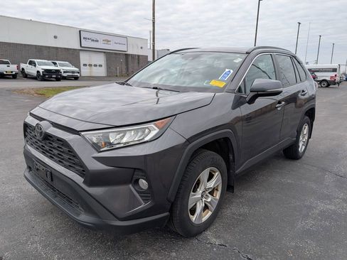 Used 2020 Toyota RAV4 XLE w/ Convenience Package image 3