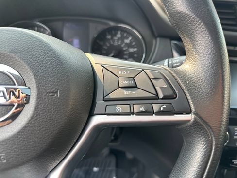 Used 2018 Nissan Rogue SV AWD/4WD image 20