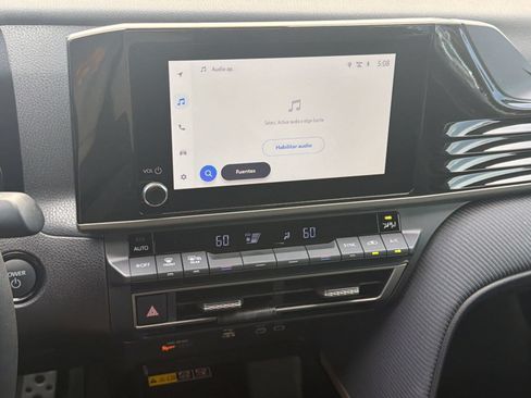 Used 2025 Toyota Camry SE FWD image 19