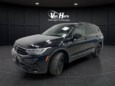 Used 2024 Volkswagen Tiguan SE R-Line AWD/4WD image 3