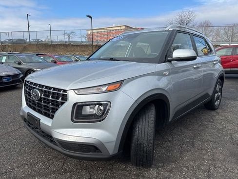 Used 2022 Hyundai Venue SEL w/ Cargo Package image 3