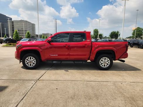 Certified 2025 Toyota Tacoma SR5 AWD/4WD image 4