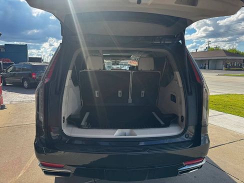 Used 2022 Cadillac Escalade ESV Premium Luxury Platinum AWD/4WD image 10