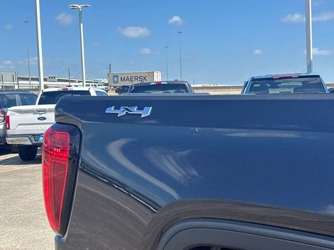 Used 2023 GMC Sierra 1500 Elevation AWD/4WD image 10