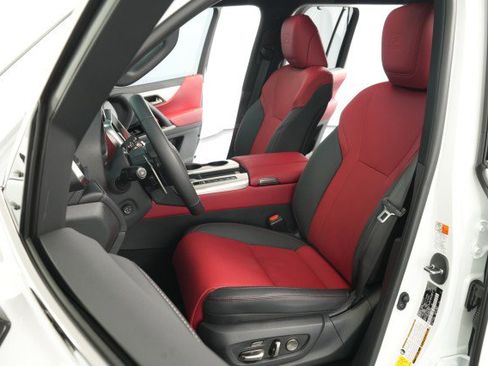 Used 2025 Lexus LX 700h F Sport image 31