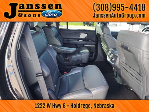 Used 2025 Ford Expedition Active AWD/4WD image 9