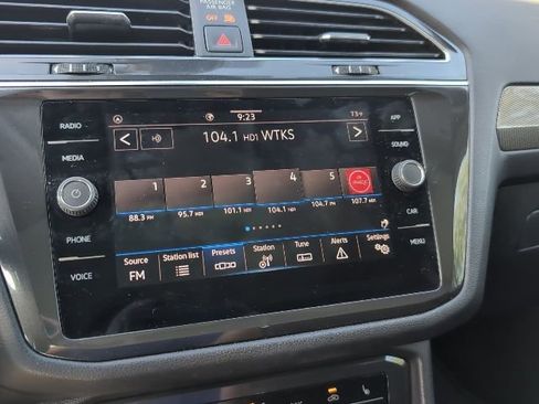 Used 2022 Volkswagen Tiguan SE FWD image 14