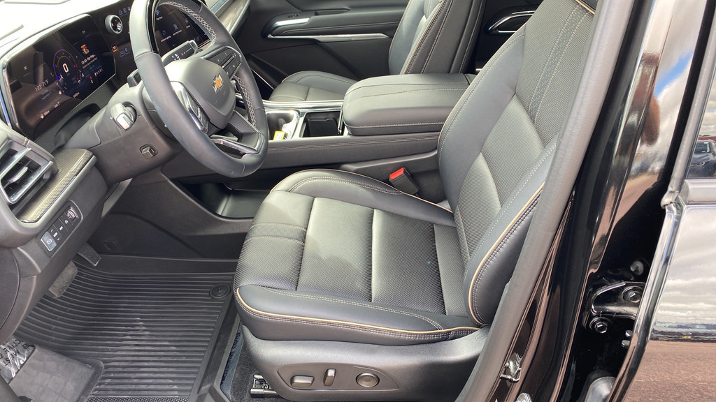 Used 2026 Chevrolet Traverse High Country w/ LPO, Floor Liner Package AWD/4WD image 2