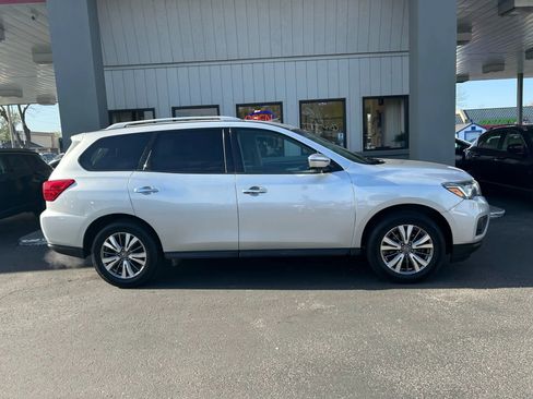 Used 2020 Nissan Pathfinder SL image 36