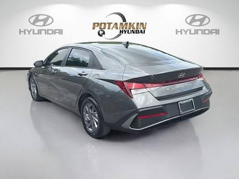 Used 2024 Hyundai Elantra SEL FWD image 7