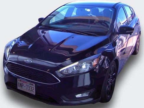 Used 2016 Ford Focus SE w/ Equipment Group 201A FWD image 2