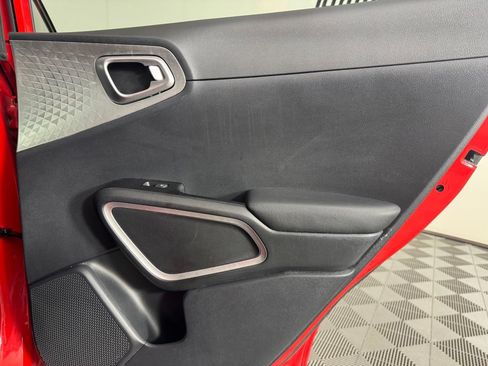 Used 2025 Kia Soul LX FWD image 28