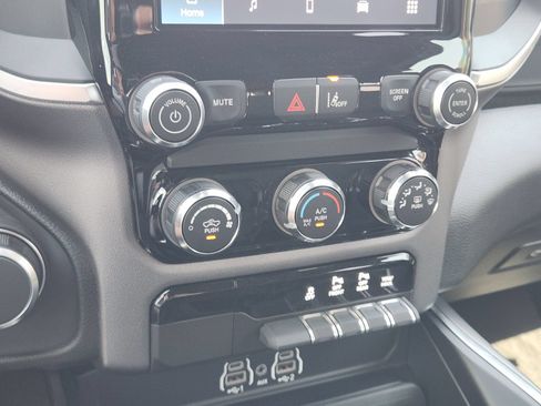 New 2026 RAM 1500 Express AWD/4WD image 18