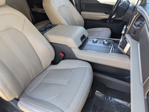 Used 2024 Ford Expedition Max Limited image 8