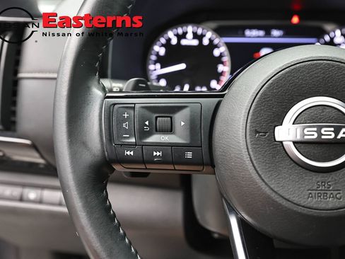 Used 2022 Nissan Pathfinder SV AWD/4WD image 15