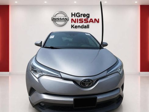 Used 2018 Toyota C-HR XLE FWD image 5