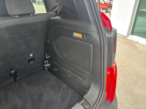 Used 2015 Jeep Renegade Latitude FWD image 51