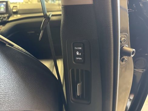 Used 2024 Honda Odyssey EX-L image 31