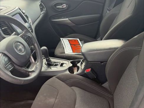 Used 2021 Jeep Cherokee Latitude AWD/4WD image 3