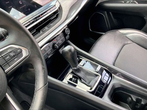 Used 2024 Jeep Compass Latitude image 16