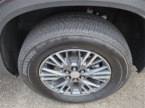 Used 2024 Chevrolet Traverse LT w/ Enhanced Driving Package image 7