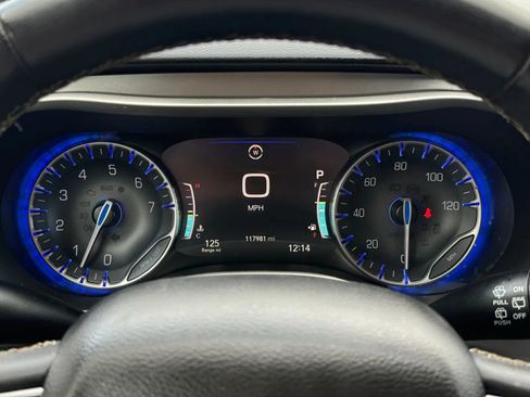 Used 2022 Chrysler Pacifica Touring-L FWD image 30