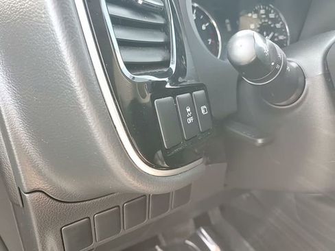 Used 2018 Mitsubishi Outlander ES image 10