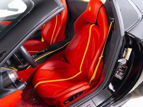 Used 2021 Ferrari 812 GTS image 36