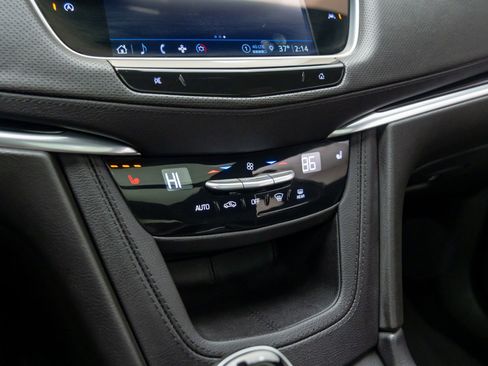 New 2025 Cadillac XT6 Luxury image 25