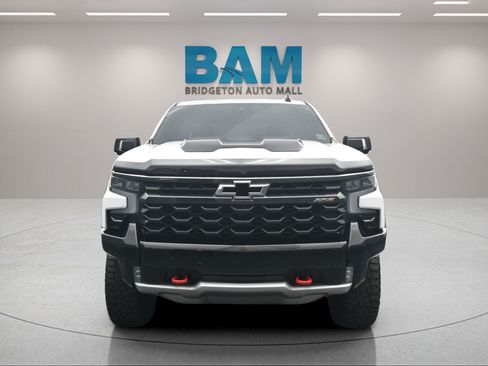Used 2024 Chevrolet Silverado 1500 ZR2 w/ Technology Package AWD/4WD image 2