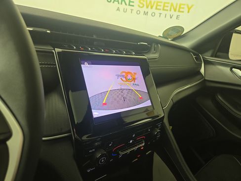 Certified 2025 Jeep Grand Cherokee Altitude image 21