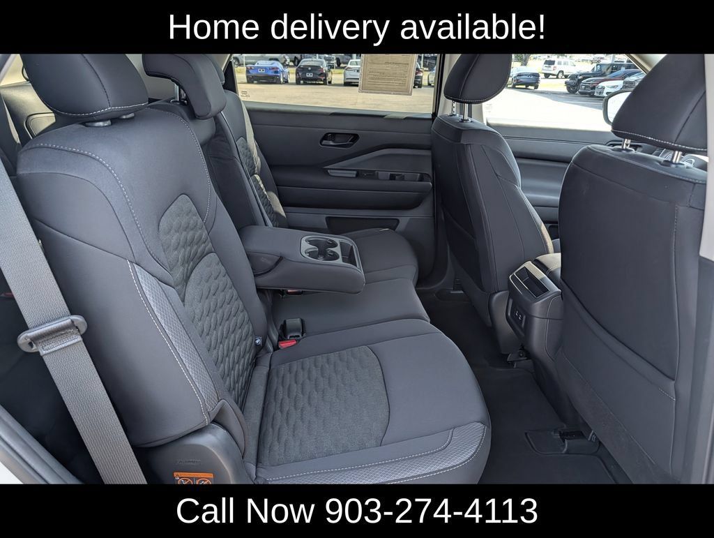 Used 2026 Nissan Pathfinder SV FWD image 33