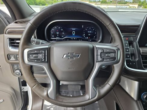 Used 2023 Chevrolet Suburban Z71 w/ Luxury Package AWD/4WD image 17