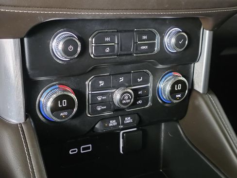 Used 2022 GMC Yukon SLE w/ Gmc Pro Safety Plus Package RWD image 18