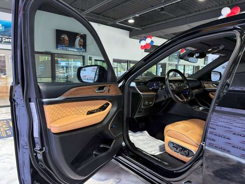 Used 2021 Jeep Grand Cherokee L Summit w/ Luxury Tech Group V AWD/4WD image 25