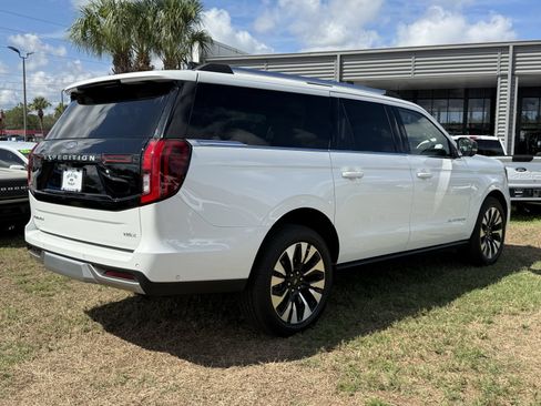 Certified 2025 Ford Expedition Max Platinum w/ Driver's Package AWD/4WD image 5