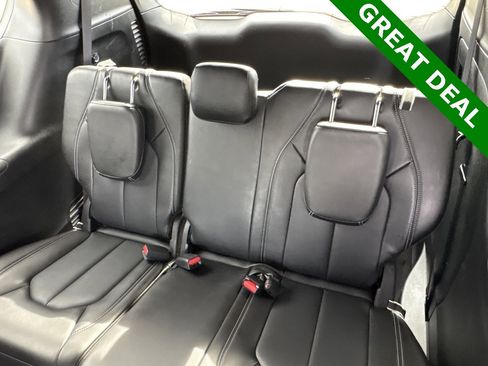 Used 2025 Chrysler Pacifica Select image 36