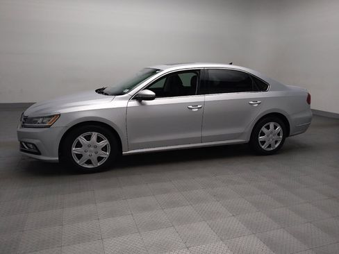 Used 2018 Volkswagen Passat 2.0T SE w/ SE Lighting Package image 10