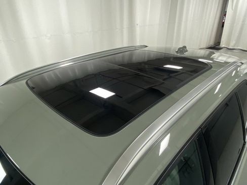 Certified 2024 Volvo XC40 B5 Ultimate w/ Protection Package Premier image 6