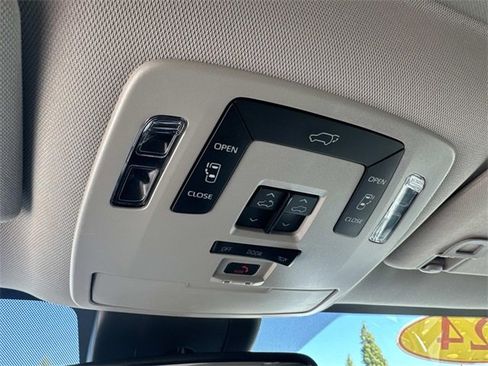 Used 2024 Toyota Sienna XLE image 25